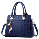 Bolsa Feminina Gusure Luxo com Alça Lateral, Bordado e Tassel