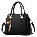 Bolsa Feminina Gusure Luxo com Alça Lateral, Bordado e Tassel