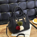 Bolsa Feminina Gusure Luxo com Alça Lateral, Bordado e Tassel