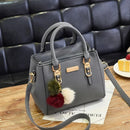 Bolsa Feminina Gusure Luxo com Alça Lateral, Bordado e Tassel